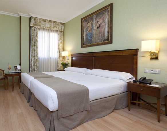 Imagen de la habitación del Hotel Becquer. Foto 9