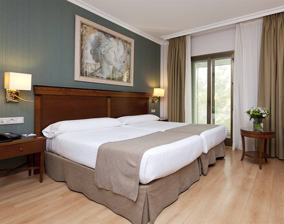 Imagen de la habitación del Hotel Becquer. Foto 10