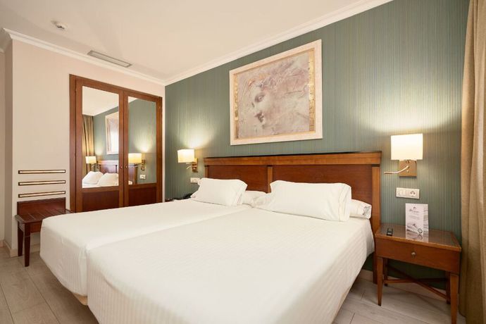 Imagen de la habitación del Hotel Becquer. Foto 11