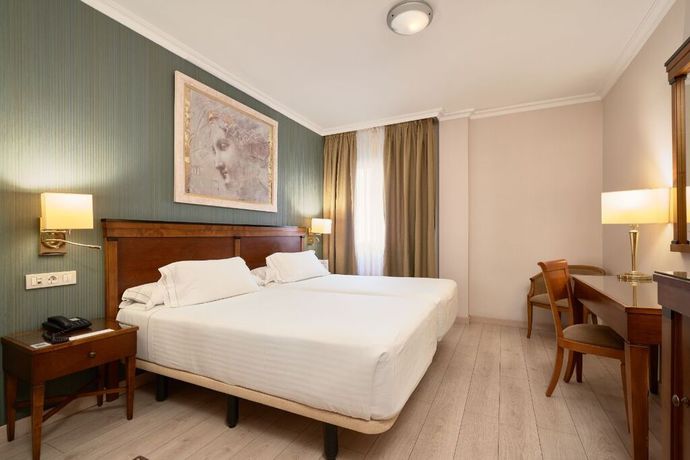 Imagen de la habitación del Hotel Becquer. Foto 12