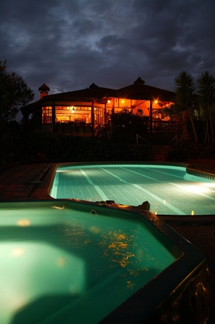 Imagen de la piscina del Hotel Bed And Breakfast Tumbaco. Foto 4