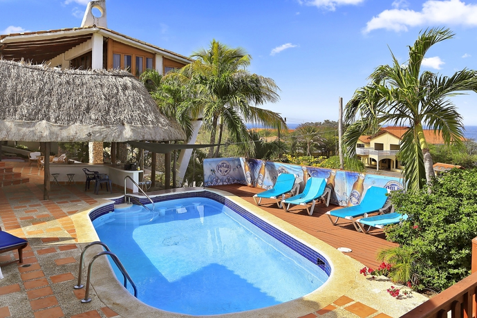 Imagen de la piscina del Hotel Bed and Breakfast Blenchi. Foto 15