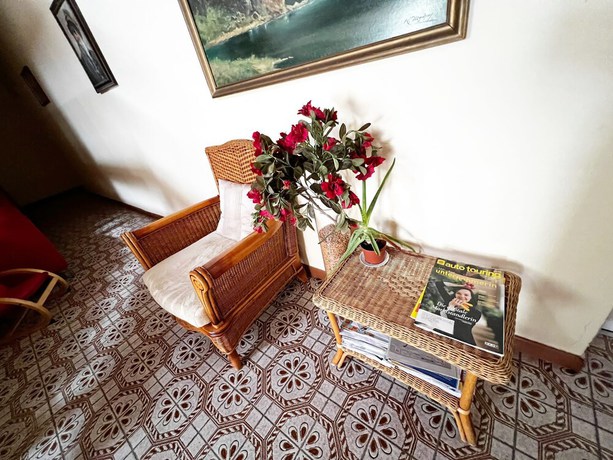 Imagen de los interiores del Hotel Bed and Breakfast Eder. Foto 13