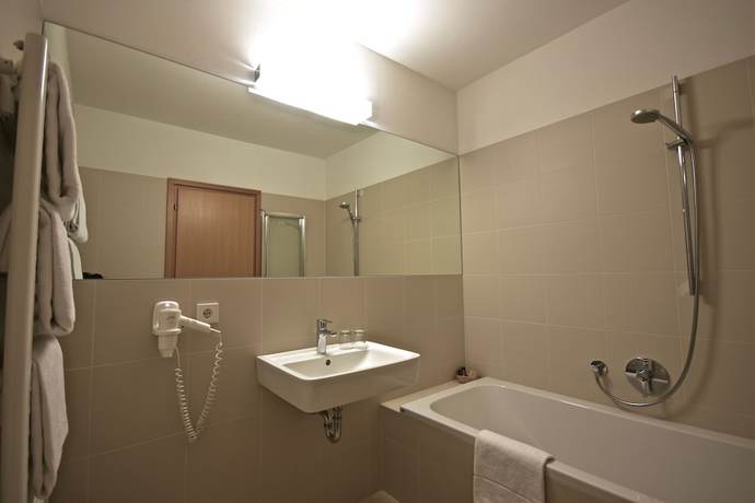 Imagen de la habitación del Hotel Bed and Breakfast Nives. Foto 10