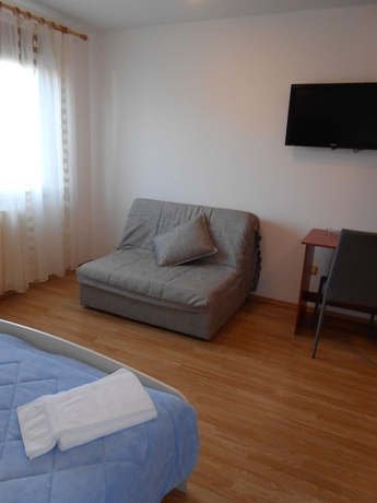 Imagen de la habitación del Hotel Bed and Breakfast Vila Kristina. Foto 3