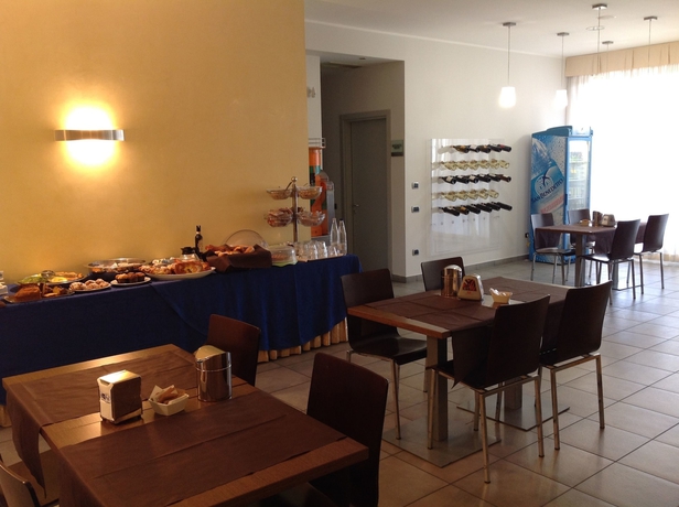 Imagen del bar/restaurante del Hotel Bed and Business. Foto 7