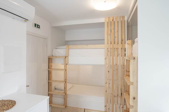 Imagen de la habitación del Hotel Bedspot Hostel, Ormos Athinios. Foto 10