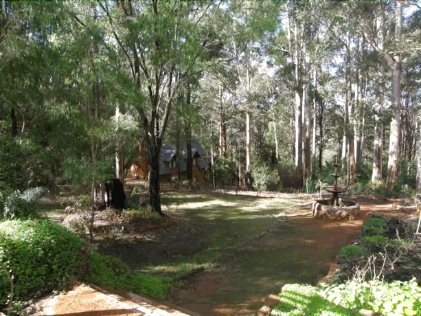 Imagen de los exteriores del Hotel Beedelup House Cottages. Foto 11