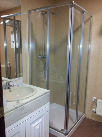 Imagen de la habitación del Hotel Begoña Centro. Foto 7