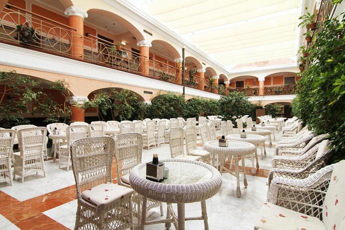 Imagen de los interiores del Hotel Bego&ntilde;a Park. Foto 7