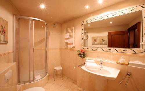 Imagen de la habitación del Hotel Behringer's Traube. Foto 3
