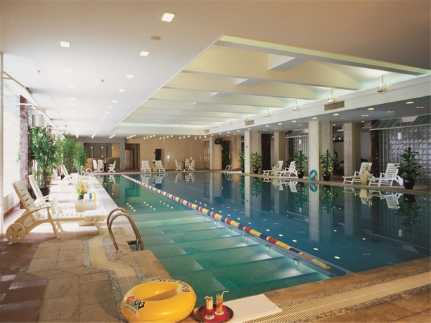 Imagen de la piscina del Hotel Beijing Asia. Foto 15