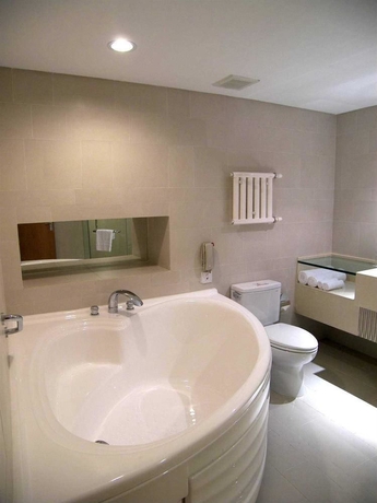 Imagen de la habitación del Hotel Beijing Ausotel Dayu. Foto 10