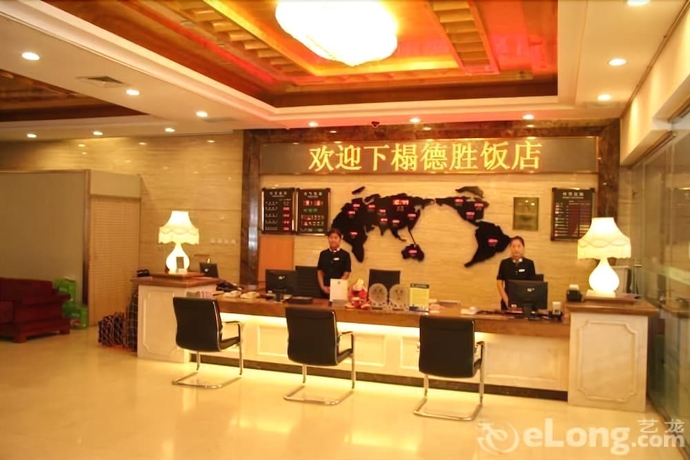 Imagen de los interiores del Hotel Beijing Desheng. Foto 18
