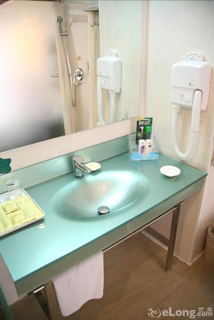 Imagen de la habitación del Hotel Beijing Desheng. Foto 10