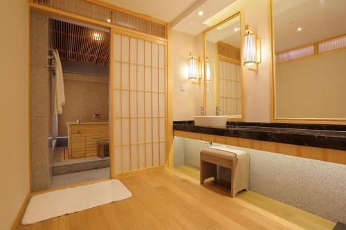 Imagen general del Hotel Beijing Gubei Water Town Royal Hot Spring Boutique Hotel. Foto 1