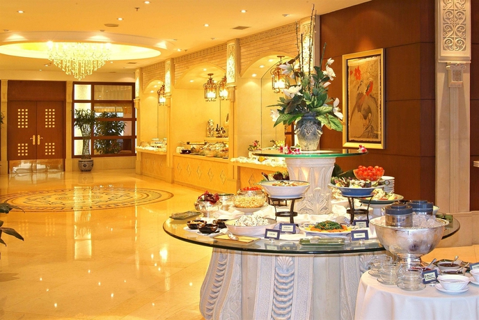 Imagen del bar/restaurante del Hotel Beijing International. Foto 2