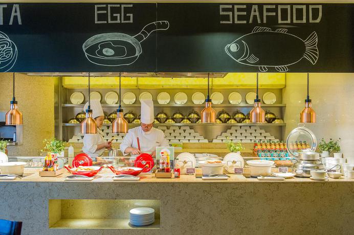 Imagen del bar/restaurante del Hotel Beijing Marriott Northeast. Foto 2