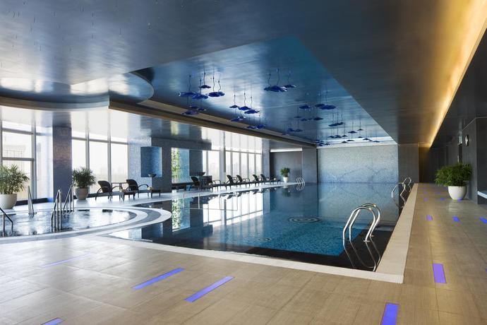 Imagen de la piscina del Hotel Beijing Marriott Northeast. Foto 18