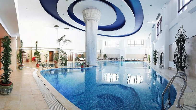 Imagen de la piscina del Hotel Beijing Palace Soluxe Astana. Foto 13