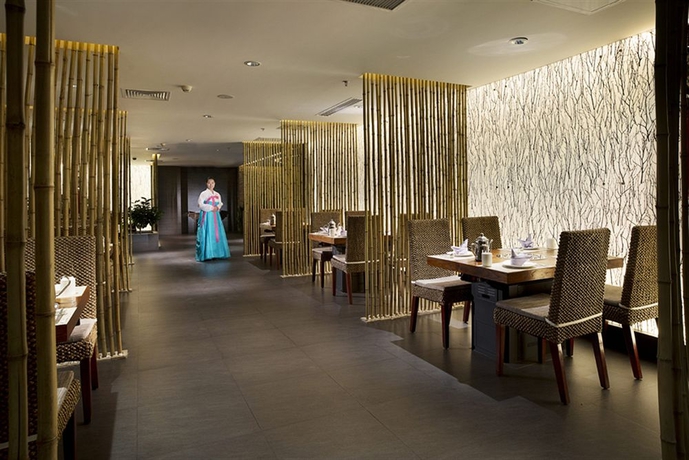 Imagen del bar/restaurante del Hotel Beijing Taishan. Foto 2