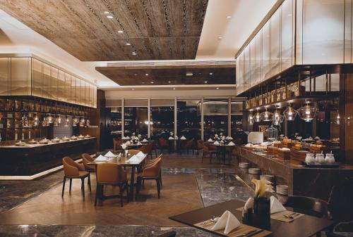Imagen del bar/restaurante del Hotel Beijing Xiamenair Jianianhua. Foto 3