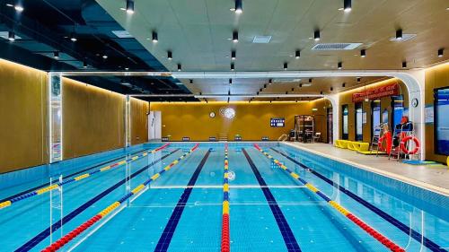 Imagen de la piscina del Hotel Beijing Xiamenair Jianianhua. Foto 20