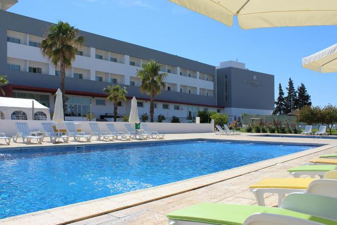 Imagen de la piscina del Hotel Bejaparque. Foto 14