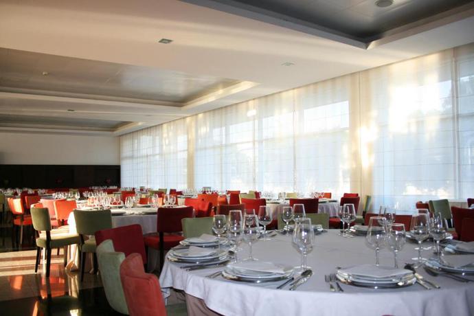 Imagen del bar/restaurante del Hotel Bejaparque. Foto 2