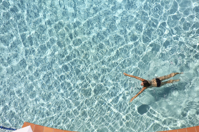 Imagen de la piscina del Hotel Bel Air On Broadbeach. Foto 12