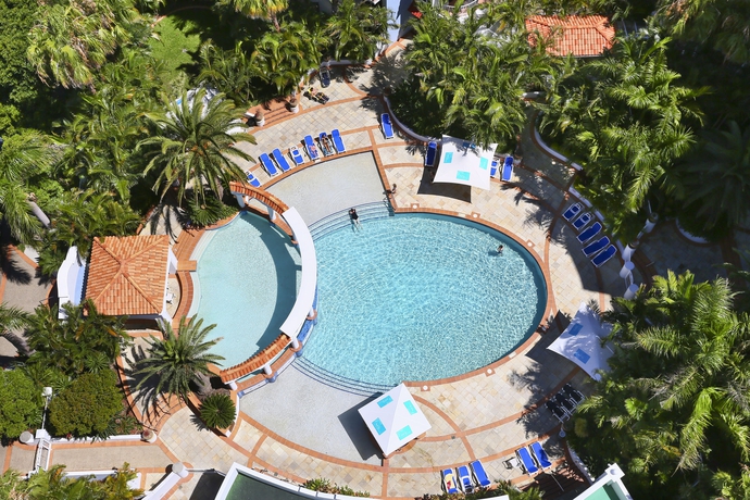 Imagen de la piscina del Hotel Bel Air On Broadbeach. Foto 13