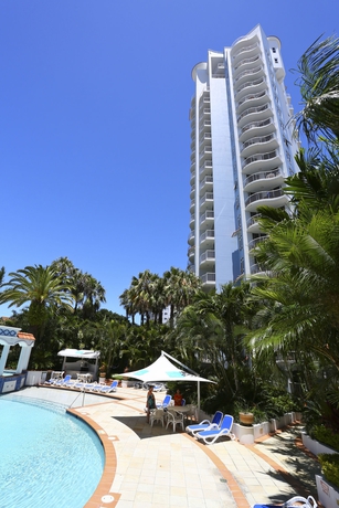 Imagen de la piscina del Hotel Bel Air On Broadbeach. Foto 15