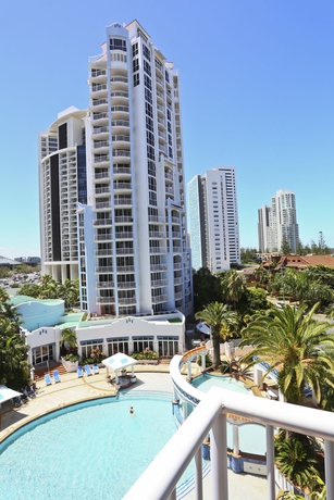 Imagen de la piscina del Hotel Bel Air On Broadbeach. Foto 16
