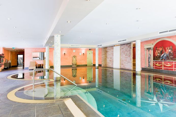 Imagen de la piscina del Hotel Bel Air Sport and Wellness. Foto 19