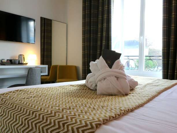 Imagen de la habitación del Hotel Bel Ami, Pacy-sur-Eure. Foto 8