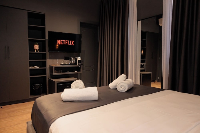 Imagen de la habitación del Hotel Bel Ami Tirana. Foto 11