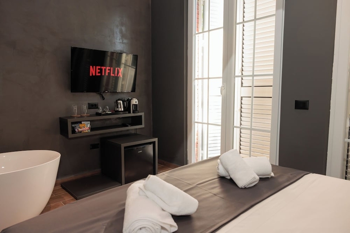 Imagen de la habitación del Hotel Bel Ami Tirana. Foto 14
