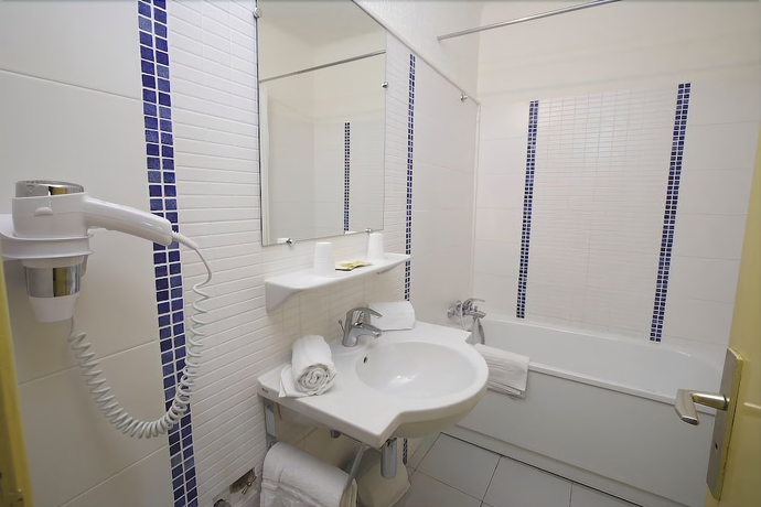 Imagen de la habitación del Hotel Bel Azur. Foto 9