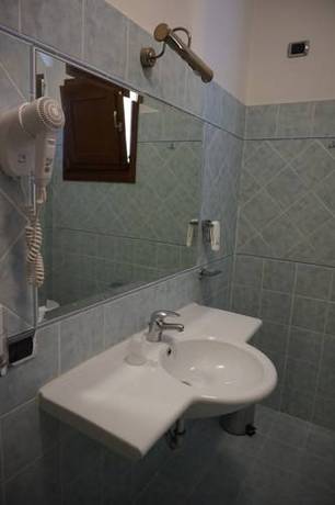 Imagen de la habitación del Hotel Bel Sito Due Torri. Foto 4