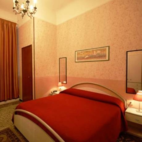 Imagen de la habitación del Hotel Bel Soggiorno, Génova. Foto 5