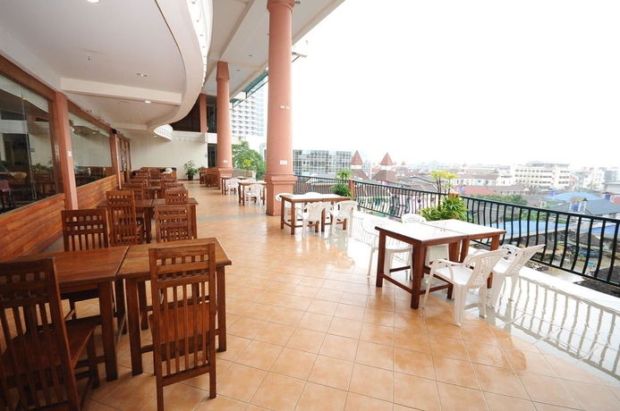 Imagen del bar/restaurante del Hotel Belaire Patong Resort. Foto 2