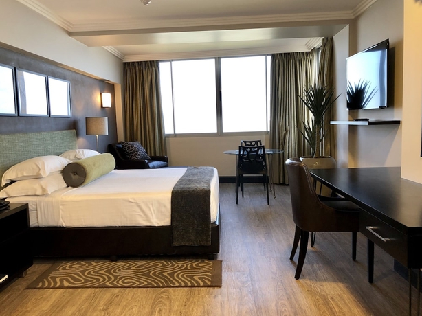 Imagen de la habitación del Hotel Belaire Suites. Foto 2