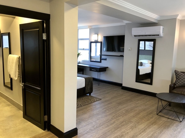 Imagen de la habitación del Hotel Belaire Suites. Foto 12