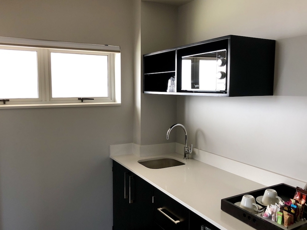 Imagen de la habitación del Hotel Belaire Suites. Foto 15