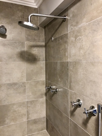 Imagen de la habitación del Hotel Belaire Suites. Foto 16