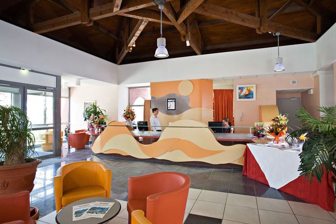 Imagen de los exteriores del Hotel Belambra Clubs Presqu'&icirc;le De Giens - Riviera Beach Club. Foto 11