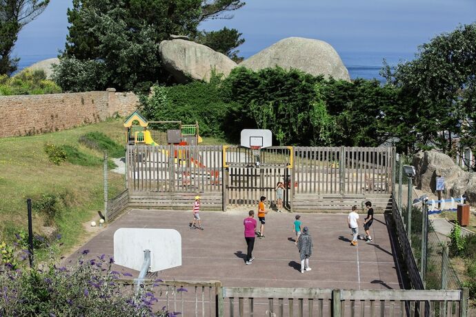 Imagen general del Hotel Belambra Clubs Trégastel - Le Castel Sainte Anne. Foto 6