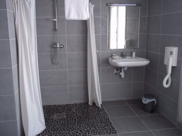 Imagen de la habitación del Hotel Belazur. Foto 7