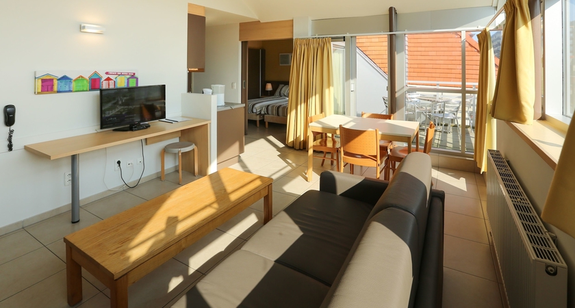 Imagen de los interiores del Hotel Belcasa Suitehotel. Foto 11