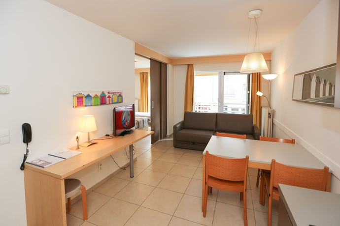 Imagen de los interiores del Hotel Belcasa Suitehotel. Foto 13